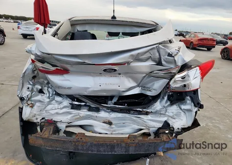 2013 Ford Focus Titanium z USA, uszkodzony, nr VIN 1FADP3J2XDL149346